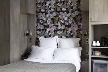 Single Room - Complimentary soft minibar,courtesy tray, Chromecast and digital press