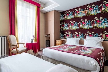 Privilege Room, Garden Side- Complimentary soft minibar,courtesy tray, Chromecast and digital press