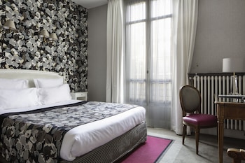 Double Room - Complimentary soft minibar,courtesy tray, Chromecast and digital press