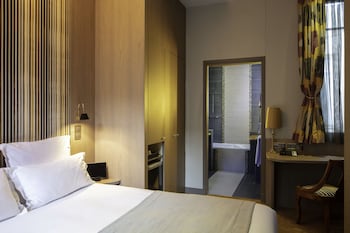 Triple Room - Complimentary soft minibar,courtesy tray, Chromecast and digital press