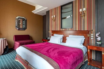 Privilege Room, Garden Side- Complimentary soft minibar,courtesy tray, Chromecast and digital press