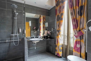 Superior Twin Room - Complimentary soft minibar,courtesy tray, Chromecast and digital press