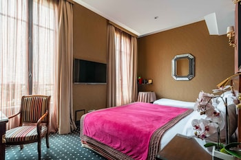 Privilege Room, Garden Side- Complimentary soft minibar,courtesy tray, Chromecast and digital press