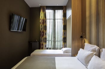 Triple Room - Complimentary soft minibar,courtesy tray, Chromecast and digital press