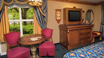 Royal Guest Room - Woods View. Wheelchair accessible with roll-in shower and option for hearing acce