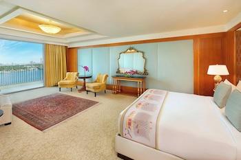 Royal Suite, 1 Bedroom (Club Lounge Access)