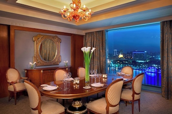 Royal Suite, 1 Bedroom (Club Lounge Access)