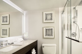 Deluxe Room, 1 King Bed