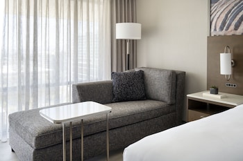 Deluxe Room, 1 King Bed (Mobility Accessible, Roll-in Shower)