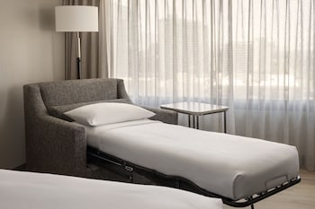 Room, 1 King Bed, Corner