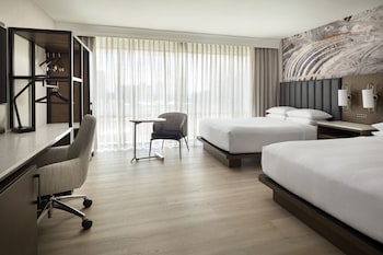 Deluxe Room, 2 Queen Beds (Mobility Accessible, Tub)