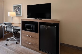 Deluxe Room, 1 King Bed, Non Smoking, Jetted Tub