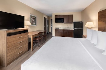 Room, 1 King Bed, Non Smoking, Kitchenette