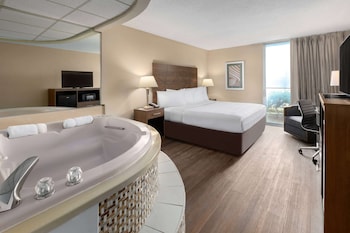 Deluxe Room, 1 King Bed, Non Smoking, Jetted Tub