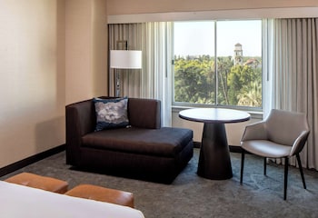 Room, 1 King Bed, Accessible, Bathtub