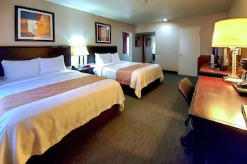 Suite, 2 Queen Beds, 1 Double Bed, Non Smoking
