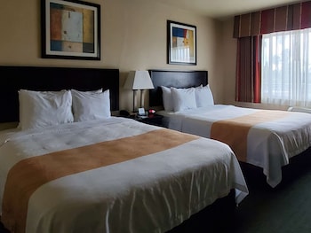 Standard Room, 2 Queen Beds, Accessible Tub, Non Smoking