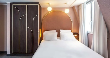 Executive Room, 1 Queen Bed, Non Smoking (Larger Room)