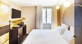 Superior Room, 1 Queen Bed, Non Smoking (Larger Room)