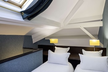 Family Room, Multiple Beds, Non Smoking (Larger Room;with Extra Bed)