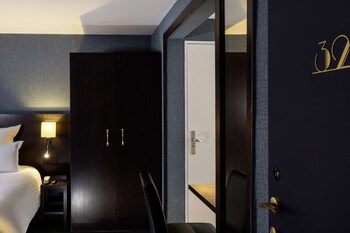 Family Room, Multiple Beds, Non Smoking (Larger Room;with Extra Bed)