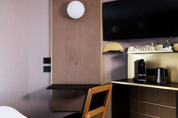Executive Room, 1 Queen Bed, Non Smoking (Larger Room)
