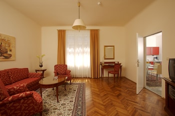 City Apartment, Annex Building