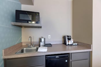 Standard Room, 2 Queen Beds, Non Smoking, Kitchenette