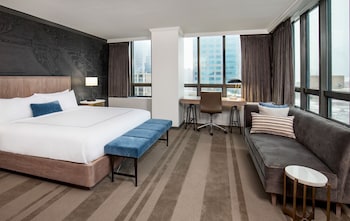 Deluxe Room, 1 King Bed, Accessible, Bathtub