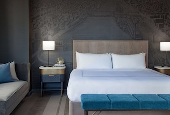 Premium Room, 1 King Bed, Accessible (Mobility, Roll-in Shower)