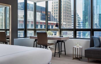 Room, 1 King Bed, Accessible (Mobility & Hearing, Roll-in Shower)
