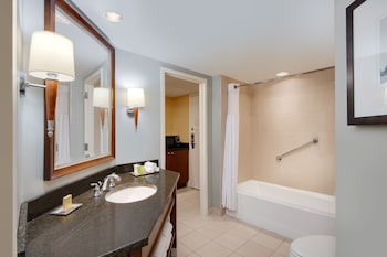 Junior Suite, 1 King Bed, Bathtub