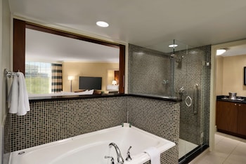 Junior Suite, 1 King Bed, Bathtub