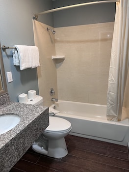 Premium Studio, 2 Queen Beds, Kitchen