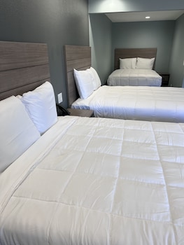 Premium Room, 3 Queen Beds