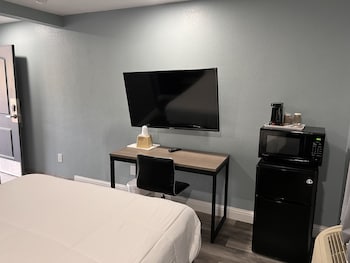 Standard Room, 1 Queen Bed