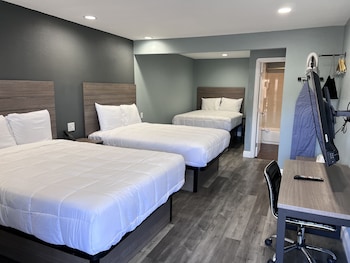 Premium Room, 3 Queen Beds