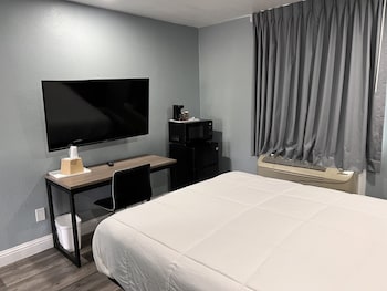 Standard Room, 1 Queen Bed