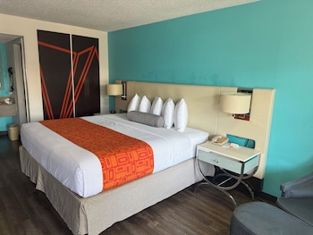 Standard Room, 1 King Bed