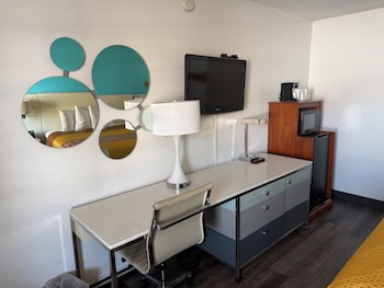 Standard Room, 1 King Bed