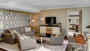 Executive Suite, 1 King Bed, Non Smoking