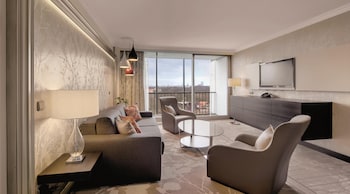 Suite, 1 King Bed, Non Smoking