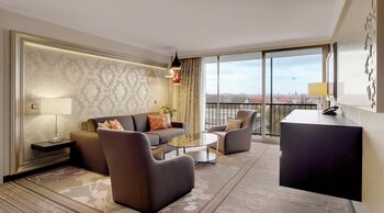 Suite, 1 King Bed, Non Smoking
