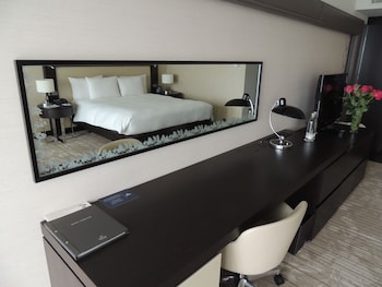 Executive Room, 1 King Bed, Park View