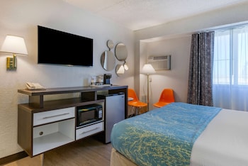 Standard Room, 1 Queen Bed
