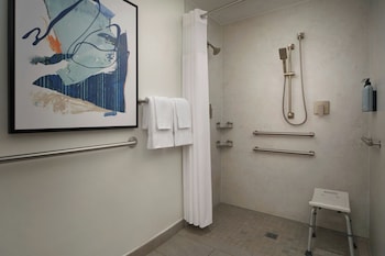 Room, 2 Queen Beds (Mobility/Hearing Access, Roll-In Shwr)