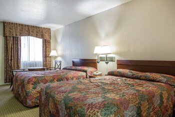 Room, 2 Double Beds, Non Smoking, Poolside (Upgrade)
