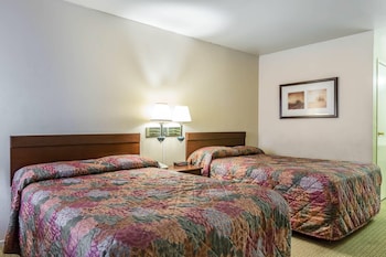 Room, 2 Double Beds, Non Smoking, Poolside (Upgrade)