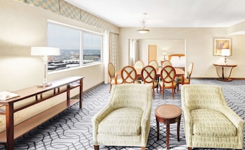 Suite, 1 King Bed (Capital)