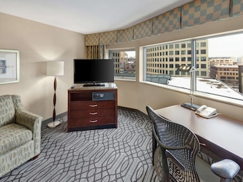 Room, 1 King Bed, Non Smoking, Corner